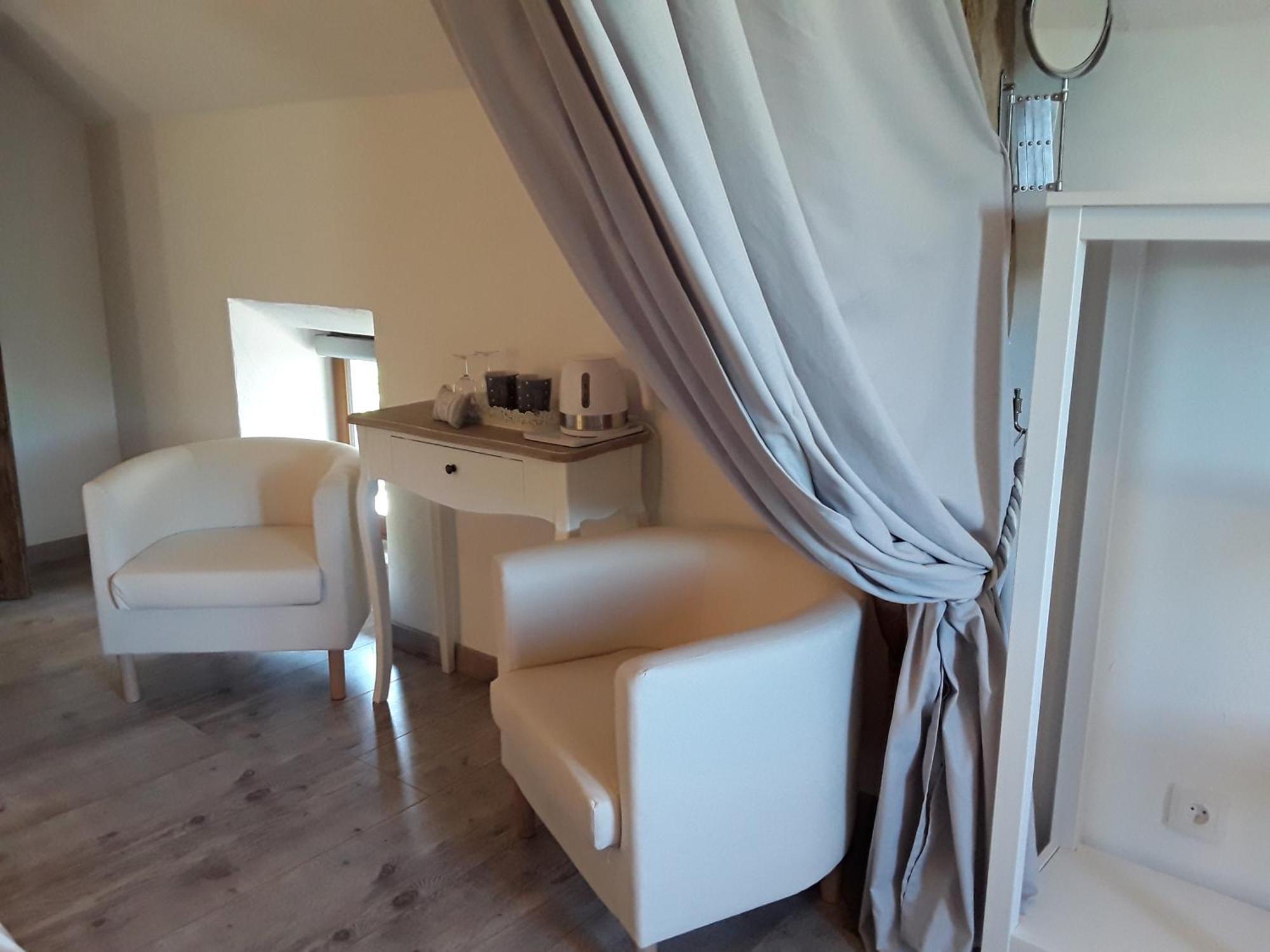 La Belle Ame Bed & Breakfast Saint-Priest-des-Champs Oda fotoğraf