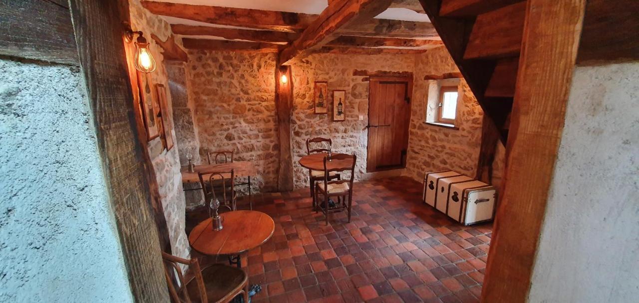 La Belle Ame Bed & Breakfast Saint-Priest-des-Champs Dış mekan fotoğraf